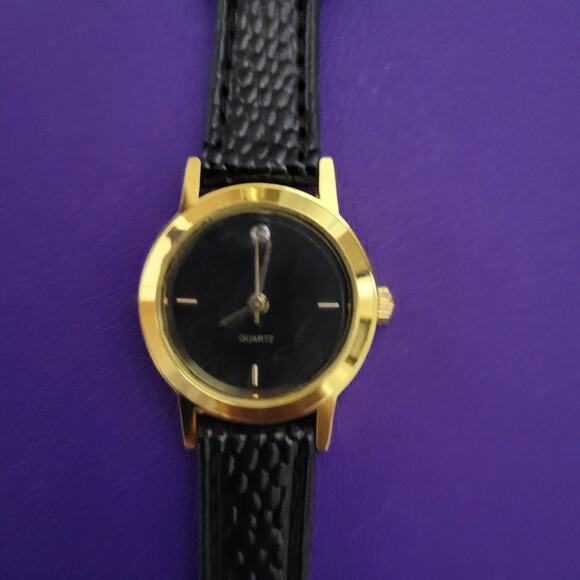 Vintage Women's SKC Black Leather Embossed Croc Print Watch - Picture 6 of 9